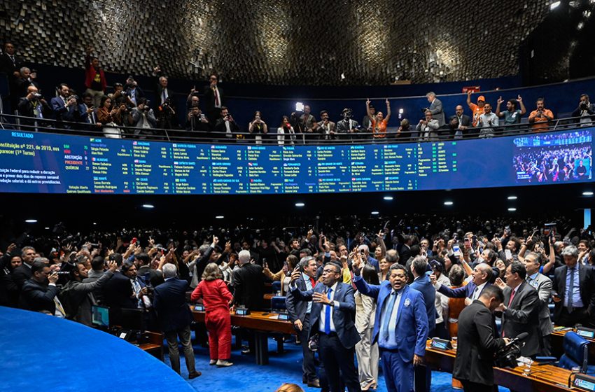 Senado aprova fim da escala 6×1