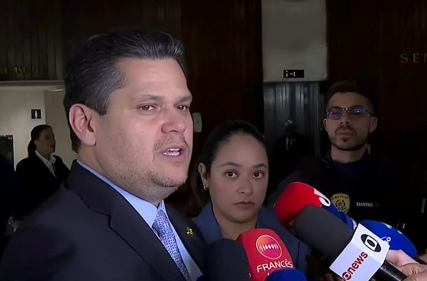 Votação mais rápida do fim da escala 6×1 depende dos senadores, diz Davi
